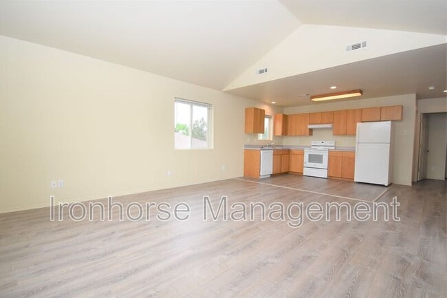 Building Photo - 509 Hunters Way