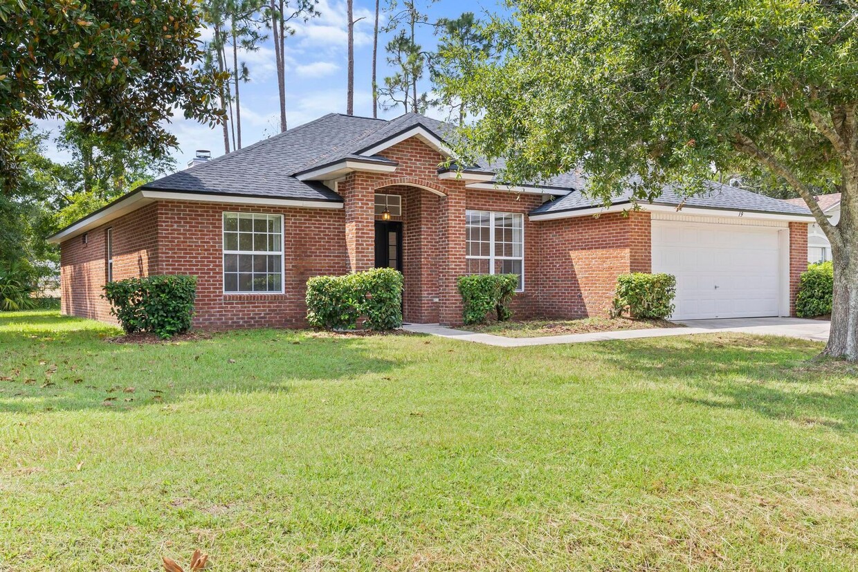 Spacious 3/2 brick home in a well establi... - Spacious 3/2  brick home in a well establi...