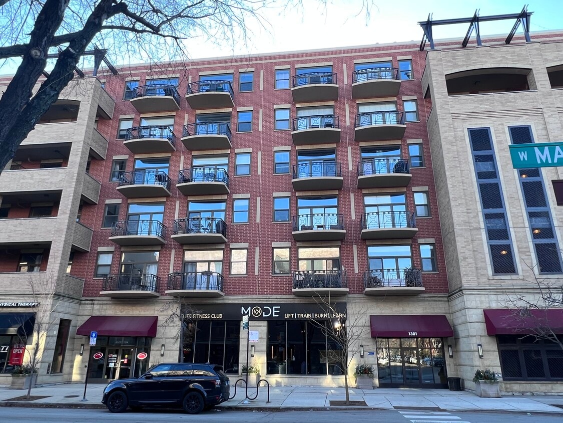 Primary Photo - 1301 W Madison St