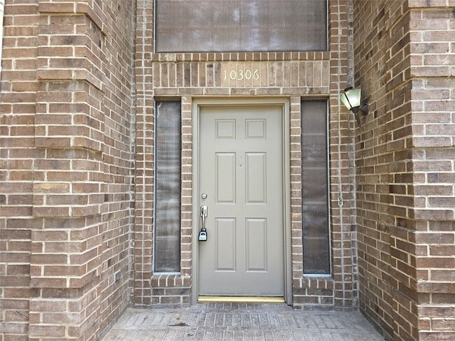 Building Photo - 10306 Jockey Club Dr