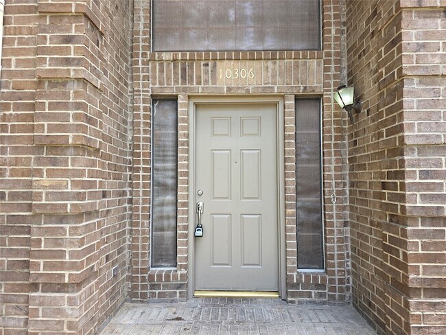 Foto del edificio - 10306 Jockey Club Dr