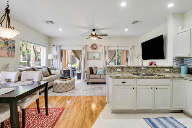 Foto del edificio - 8301 Mulligan Cir