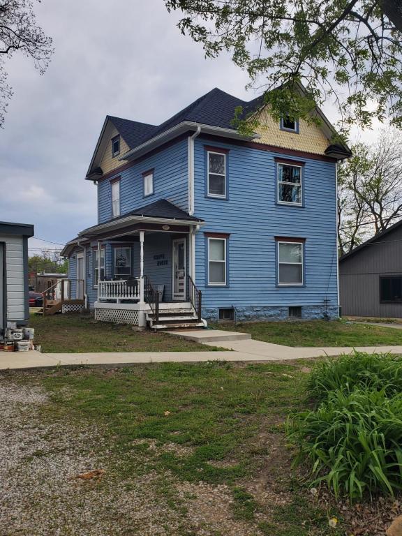 Primary Photo - 807 Grove St