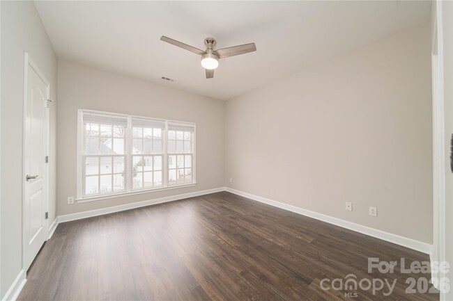 Foto del edificio - 108 S Square Row