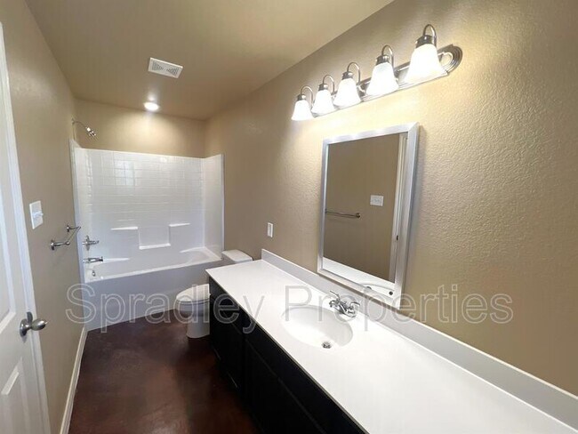 Foto del edificio - 1628 Sabine Rd