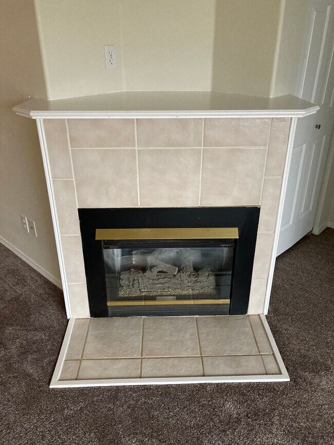 Foto del edificio - Two Bedroom Duplex in South Salem, Landscaping Included!