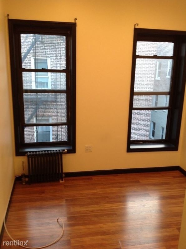 Primary Photo - 320 E 78th St