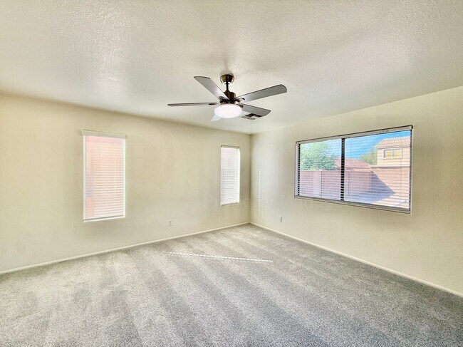 Building Photo - 5006 W Desert Dr