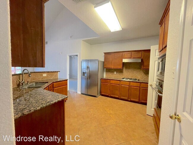 Building Photo - 5 br, 2.5 bath House - 20527 Cliff Park