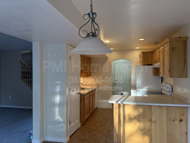 Building Photo - 652 W 800 N