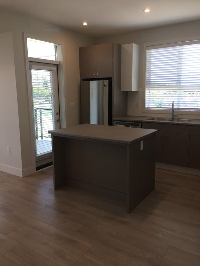 Building Photo - 1516-1516 McCallum Rd