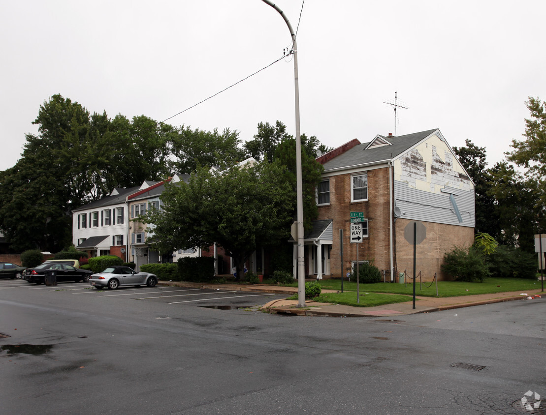 Foto del edificio - Compton Park Square