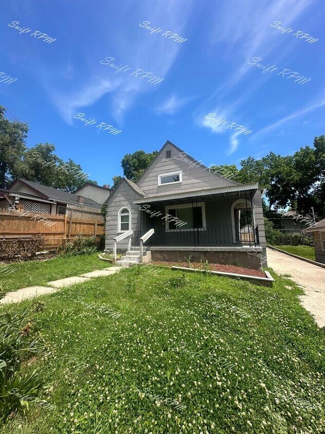 Primary Photo - 3811 Monroe Ave