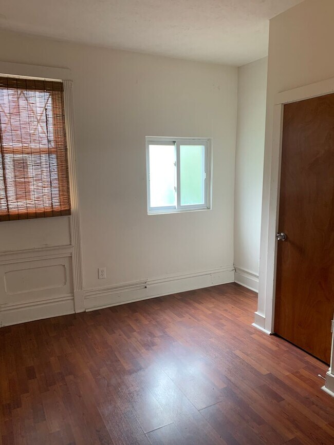 Foto del edificio - 3950-3952 Woolslayer Way
