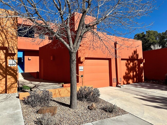 Building Photo - 604 Avenida Villa Hermosa