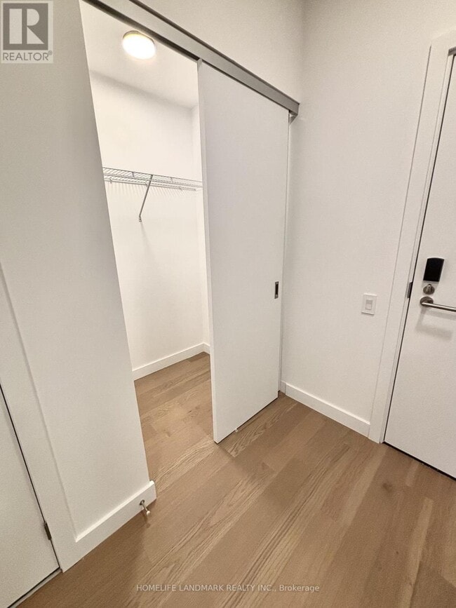 Photo du bâtiment - 1720 Bayview Ave