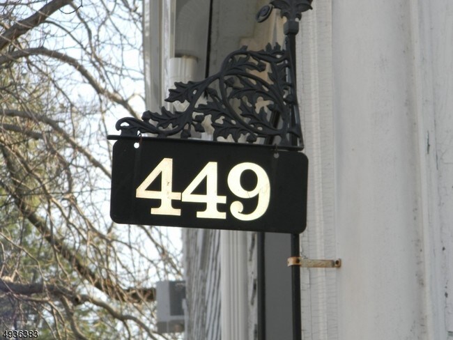 Building Photo - 449 Grove St