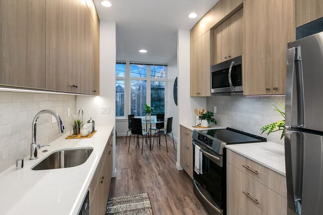 Building Photo - New Designer 3 BED 2 BATH Townhome for Rent