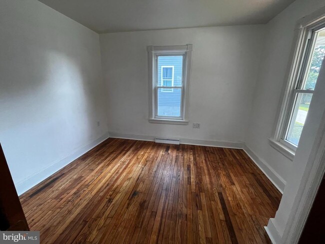 Building Photo - 3816 Norwood Ave