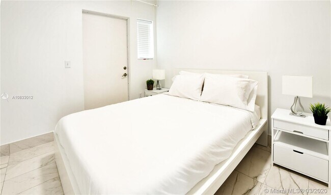 Foto del edificio - 7610 Harding Ave