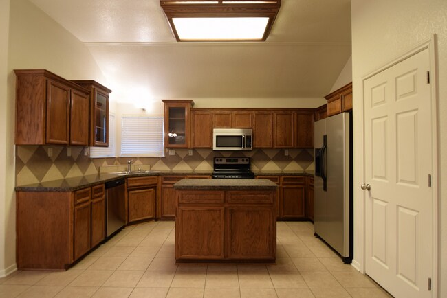 Foto del edificio - 2405 Bachelor Button Blvd