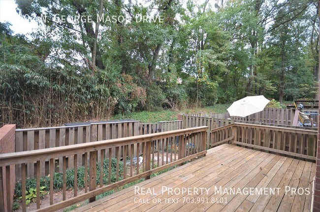 Building Photo - Spacious 3 LVL End Unit Near Ballston! ***...