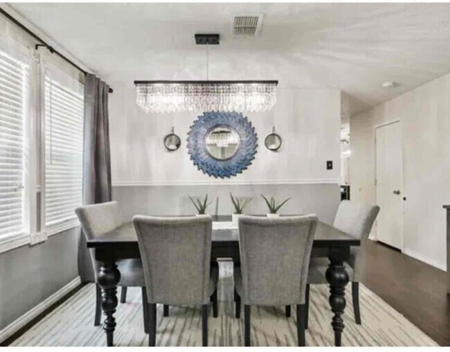 Foto del edificio - 1505 Flagstone Ln