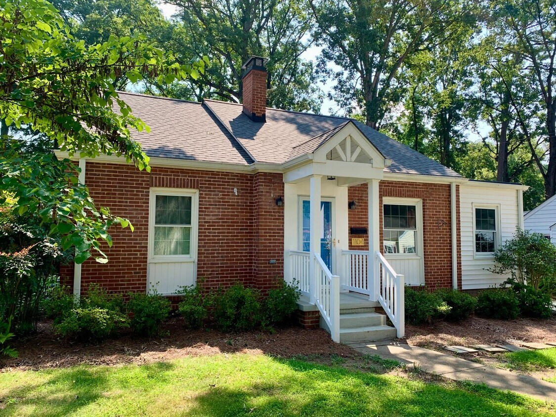 Primary Photo - Spacious 3 Bedroom Near Grimsley High School