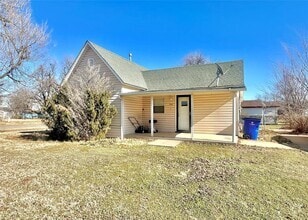 Building Photo - 424 N Oak St