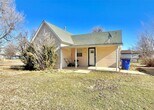 Primary Photo - 424 N Oak St
