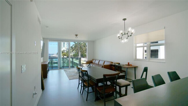 Foto del edificio - 7918 Harbor Island Dr