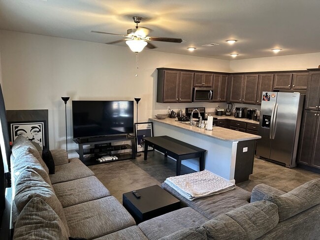 Building Photo - Three Bedroom Near Five Points Available