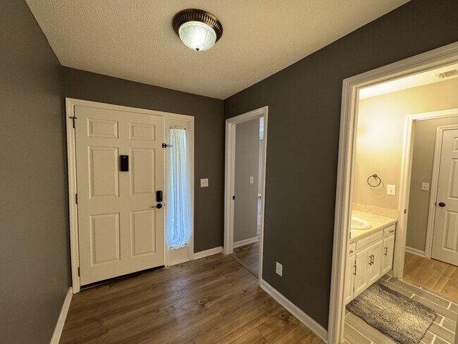 Foto del edificio - 2080 Woodlawn Dr SW