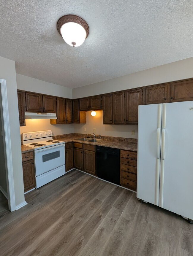 Foto del edificio - 2 Bedroom/ 1.5 Bath Townhouse