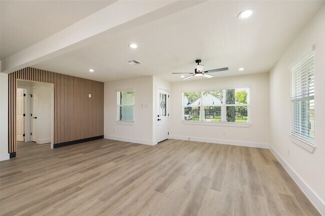 Foto del edificio - 1003 Claxton St