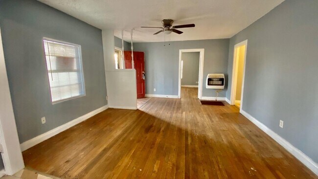 Building Photo - Handyman Special $0 First Month's Rent / “You fix, you SAVE BIG!!” Contact Mayshell for details: ...