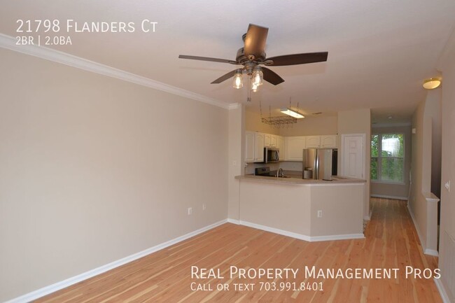 Building Photo - Charming 2 Bedroom, 2 Bath Townhouse For R...