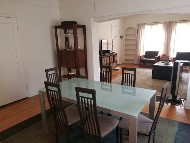 Foto del edificio - 466 N Orange Grove Ave