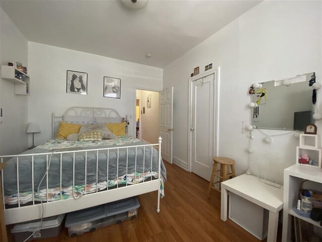 Foto del edificio - 124 Storms Ave