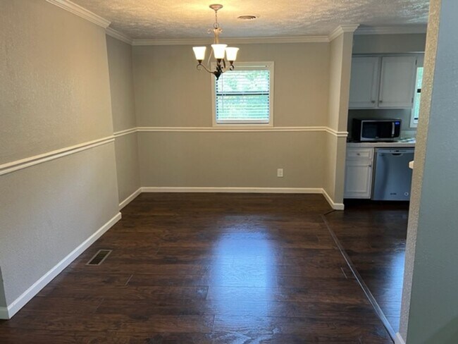 Foto del edificio - Maryville 37801 - 3 bedroom 2 bath (Upstairs Only) home - Contact Troy Adams (865) 233-6949