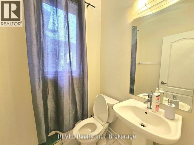 Photo du bâtiment - 16 Concord Dr