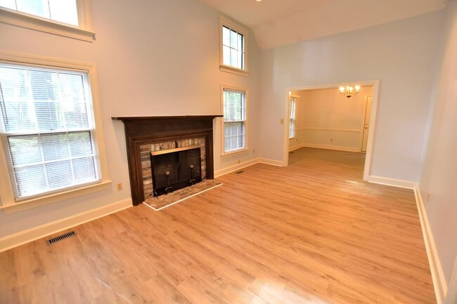 Building Photo - 1048 Ridgemeadow Ln
