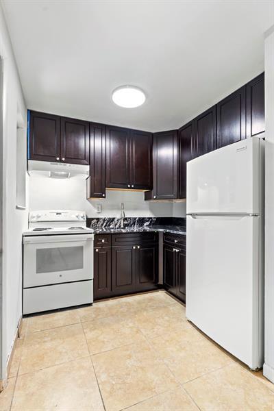 Building Photo - 2150 NE 42nd Ct