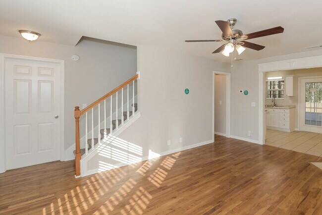 Foto del edificio - 1403 Teresa Ln