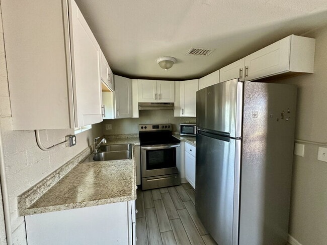 Building Photo - 561 S Meridian Rd