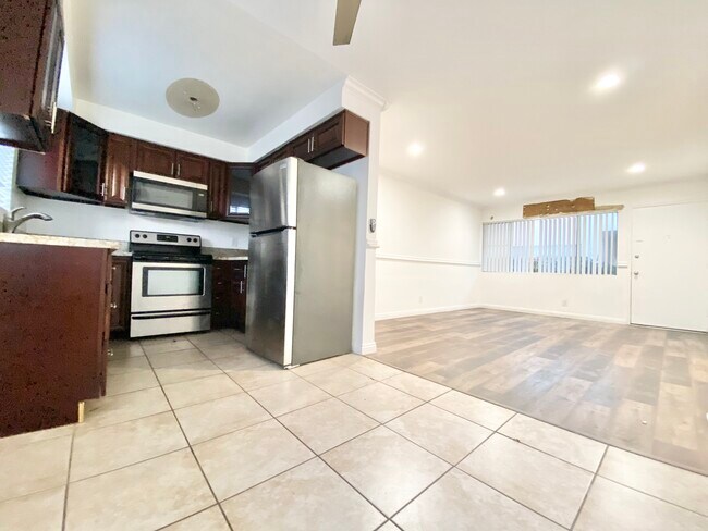 Foto del edificio - 10839 Morrison St North Hollywood, CA 91601