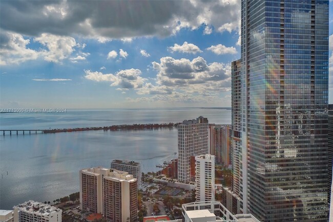 Building Photo - 1300 Brickell Bay Dr