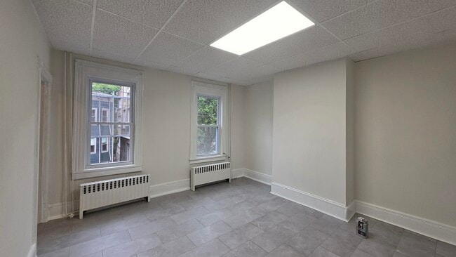 Building Photo - 204 3rd St