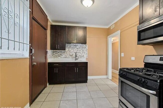 Foto del edificio - 1140 W 77th St