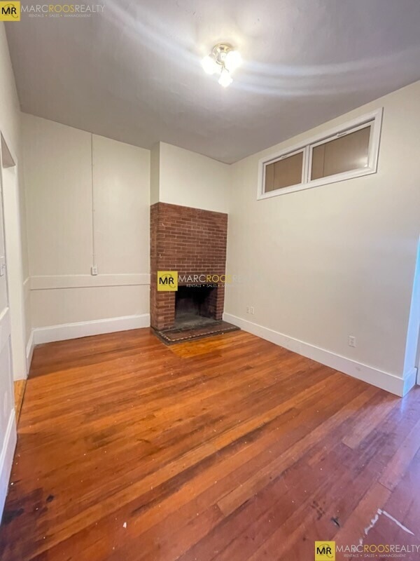 Foto del edificio - 43 Bay State Rd